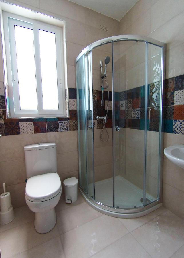 F12 Room 1, Private Room Two Single Beds Shared Bathroom In Shared Flat ムサイダ エクステリア 写真