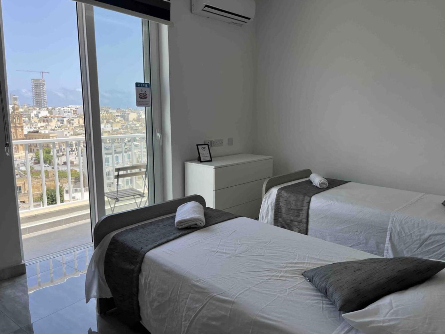F12 Room 1, Private Room Two Single Beds Shared Bathroom In Shared Flat ムサイダ エクステリア 写真