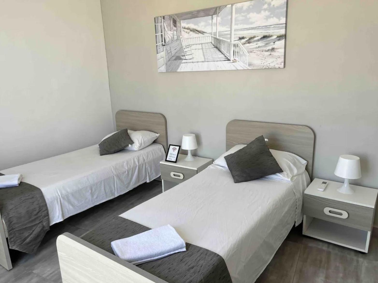 F12 Room 1, Private Room Two Single Beds Shared Bathroom In Shared Flat ムサイダ エクステリア 写真