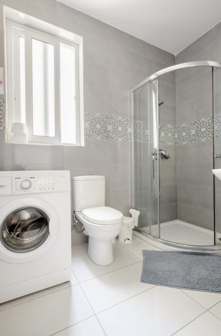 F12 Room 1, Private Room Two Single Beds Shared Bathroom In Shared Flat ムサイダ エクステリア 写真